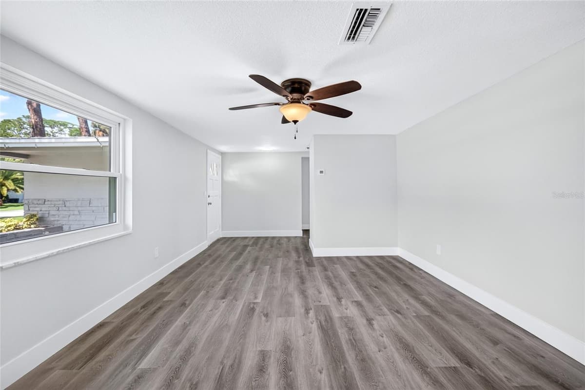 5627 BERLIN DRIVE — photo 10 of 53
