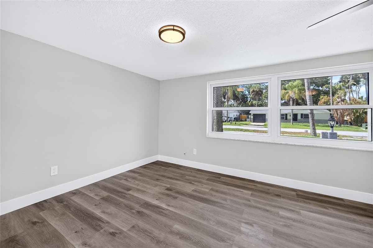 5627 BERLIN DRIVE — photo 15 of 53