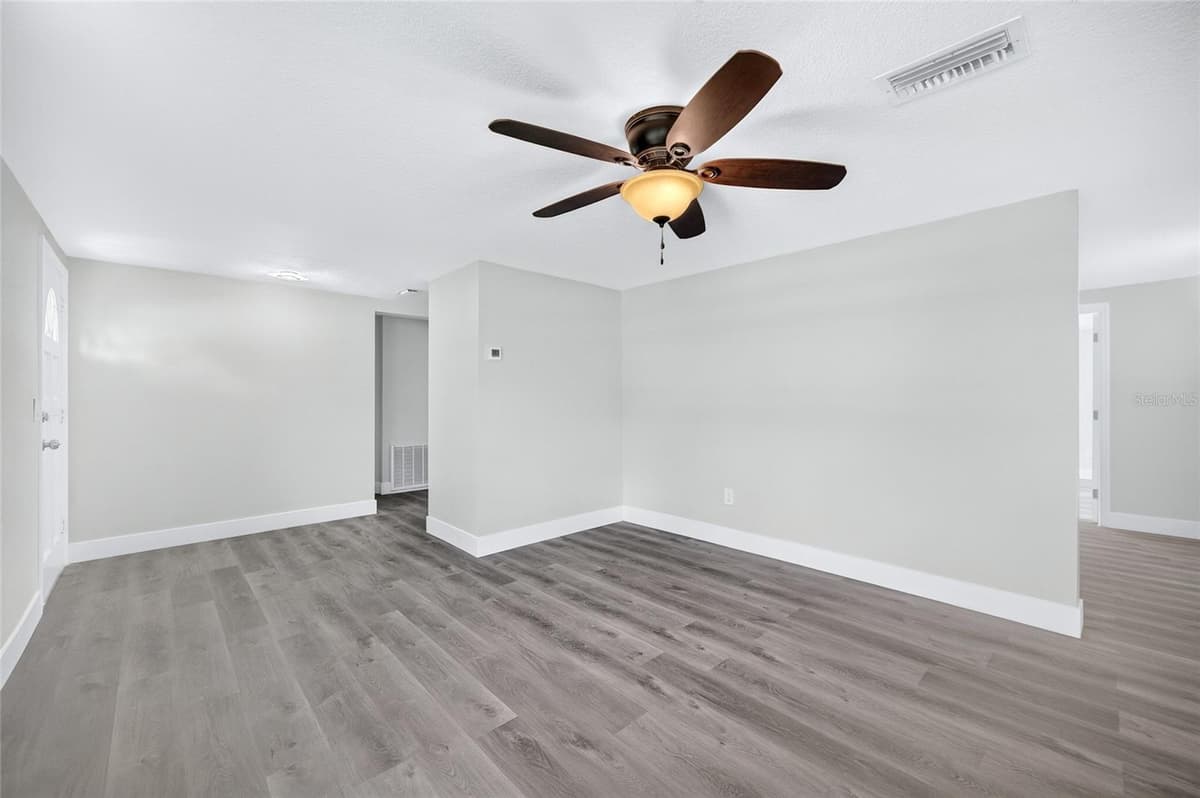 5627 BERLIN DRIVE — photo 9 of 53