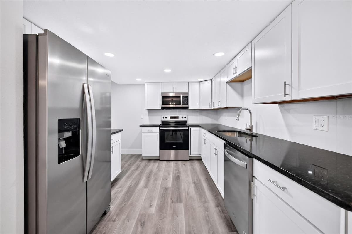 5627 BERLIN DRIVE — photo 16 of 53