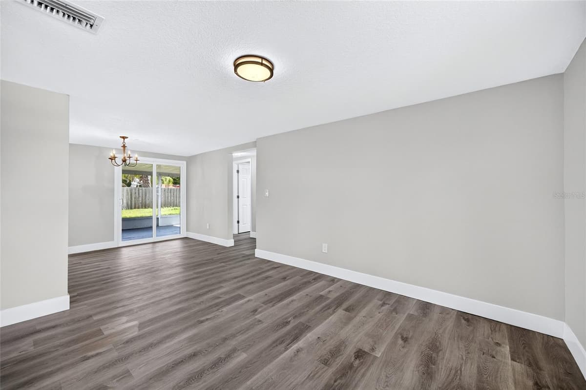 5627 BERLIN DRIVE — photo 12 of 53