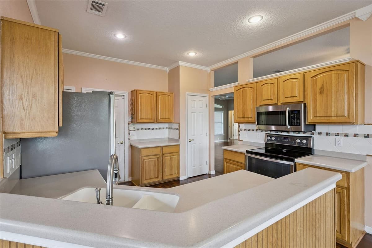 15734 THOROUGHBRED LANE — photo 3 of 39