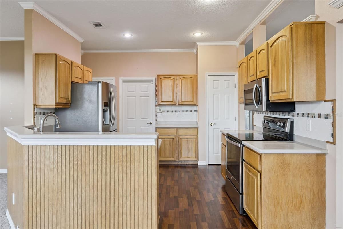 15734 THOROUGHBRED LANE — photo 5 of 39