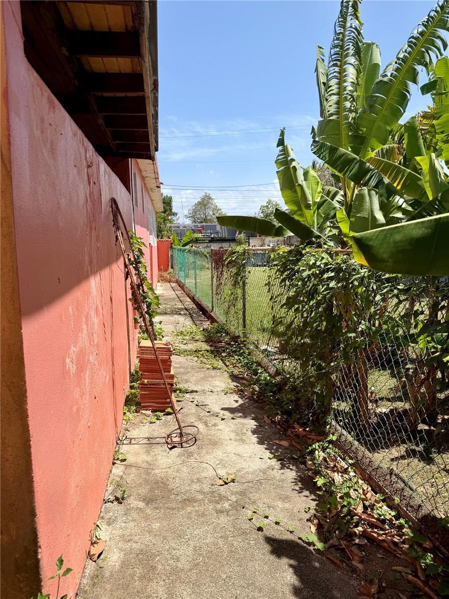 Unknown — photo 20 of 21