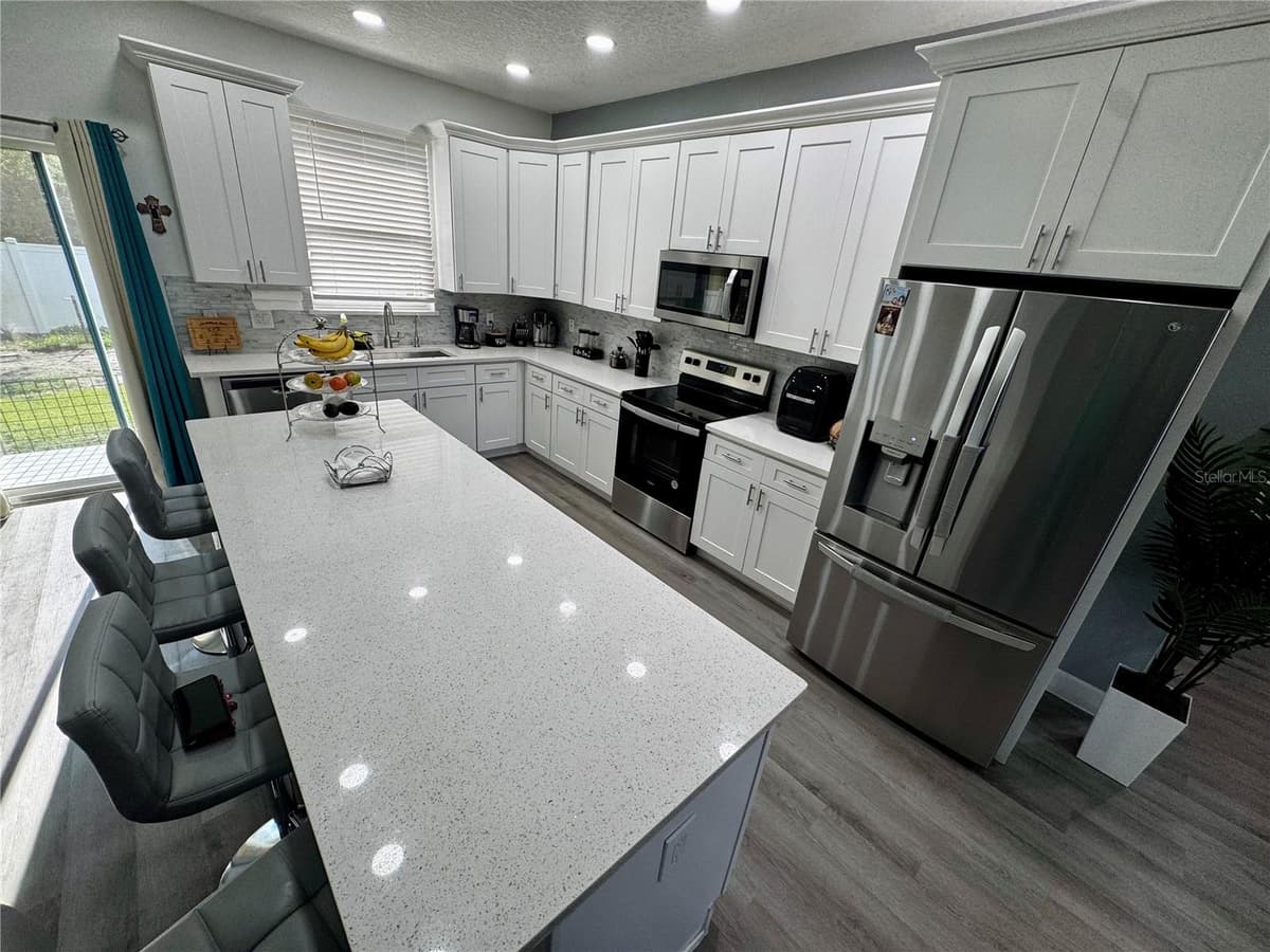 32831 FOREST AVENUE — photo 6 of 22