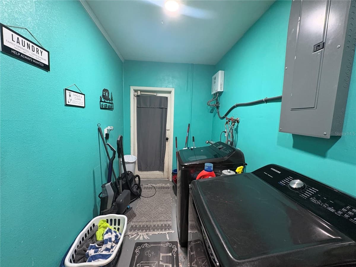9216 ABBOT DRIVE — photo 14 of 24