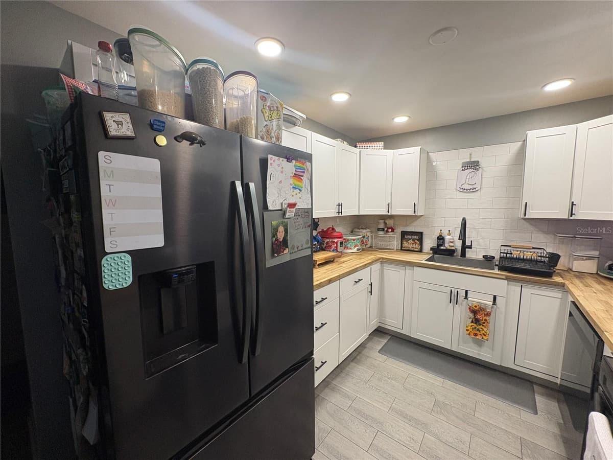 9216 ABBOT DRIVE — photo 8 of 24