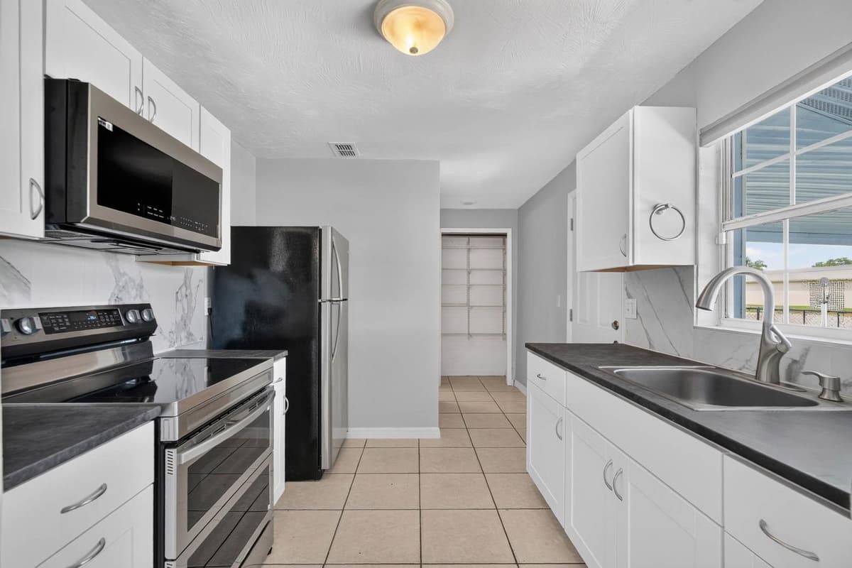 736 CAROLINE STREET — photo 13 of 29