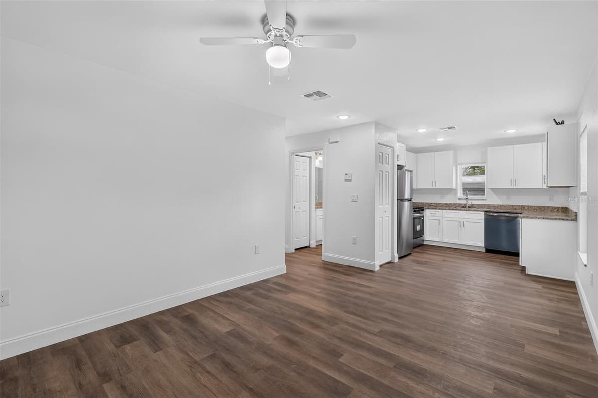 728 HENRY ST — photo 7 of 40
