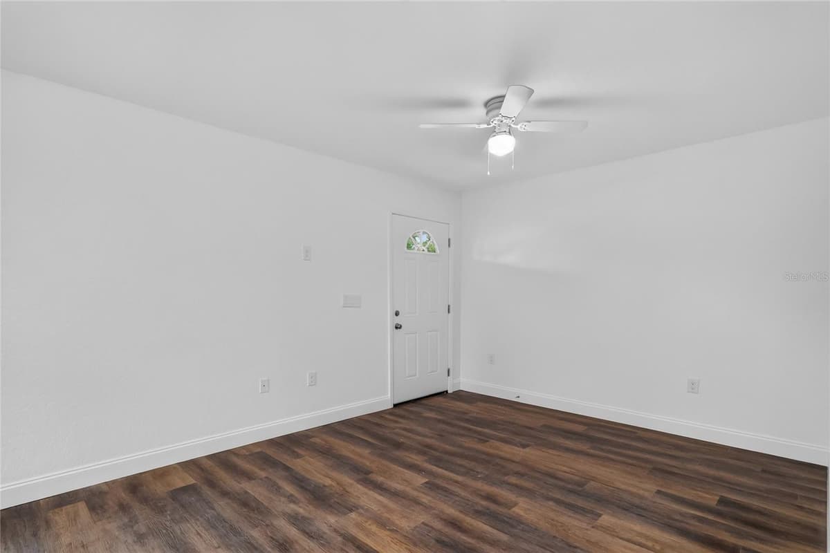 728 HENRY ST — photo 9 of 40