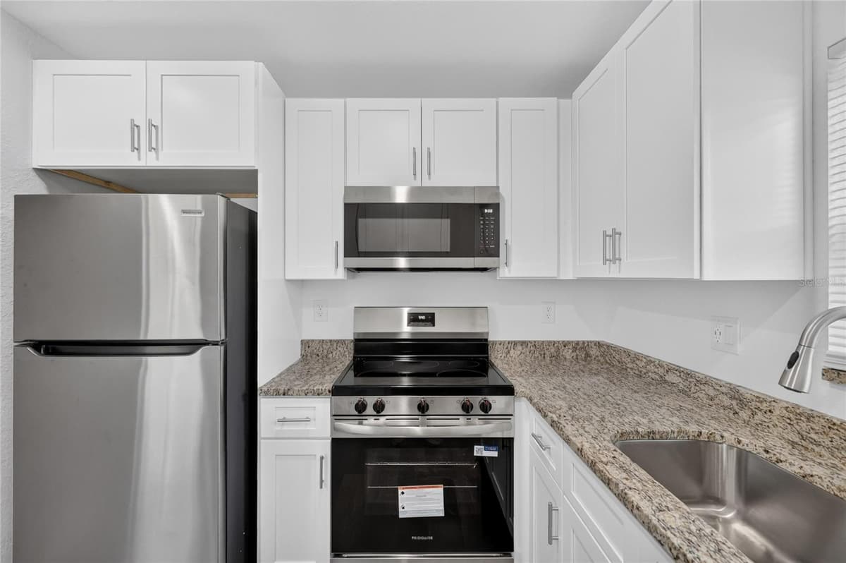 728 HENRY ST — photo 12 of 40