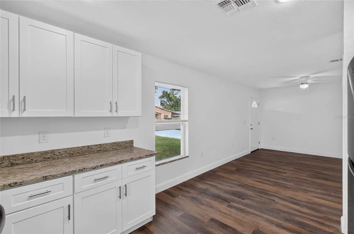 728 HENRY ST — photo 16 of 40