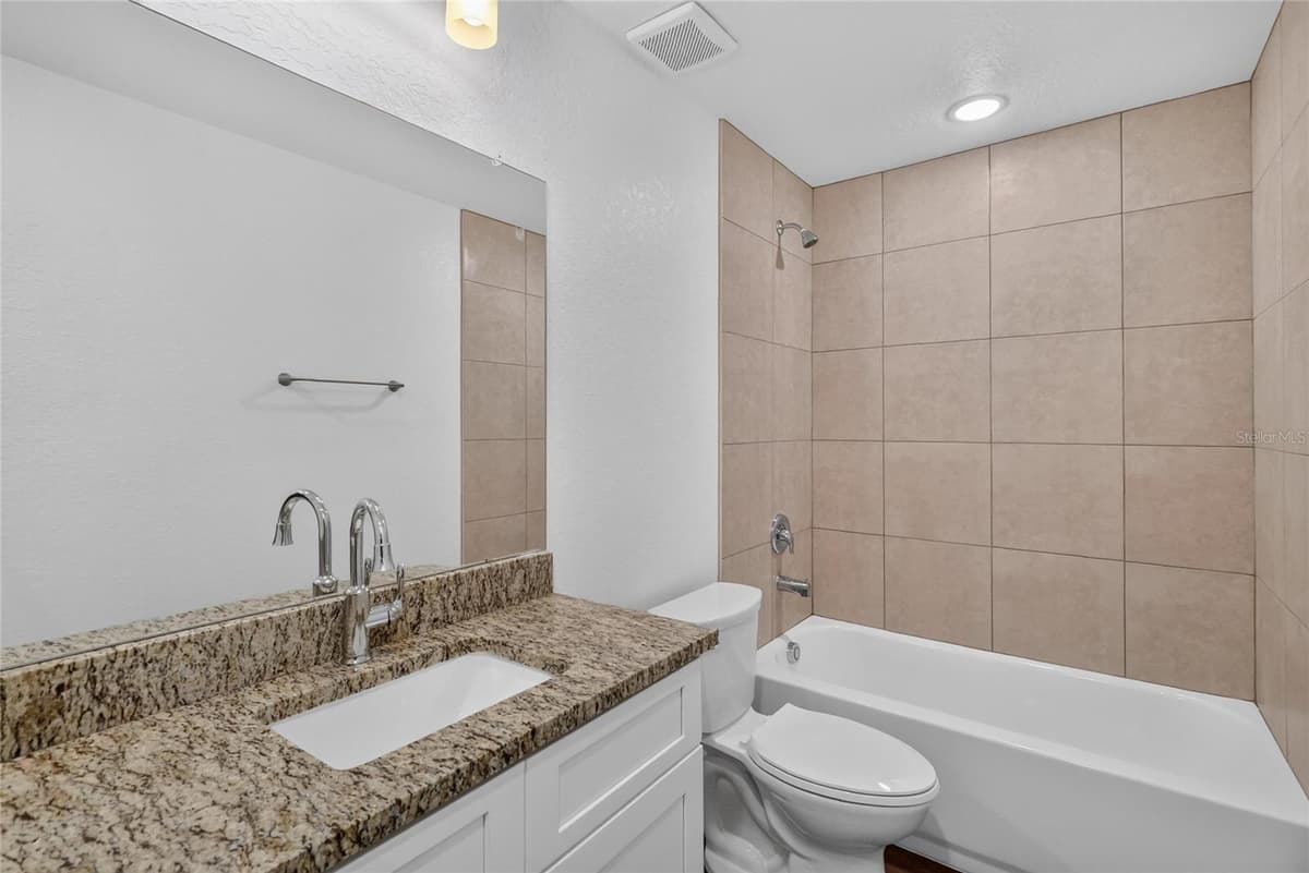 728 HENRY ST — photo 18 of 40