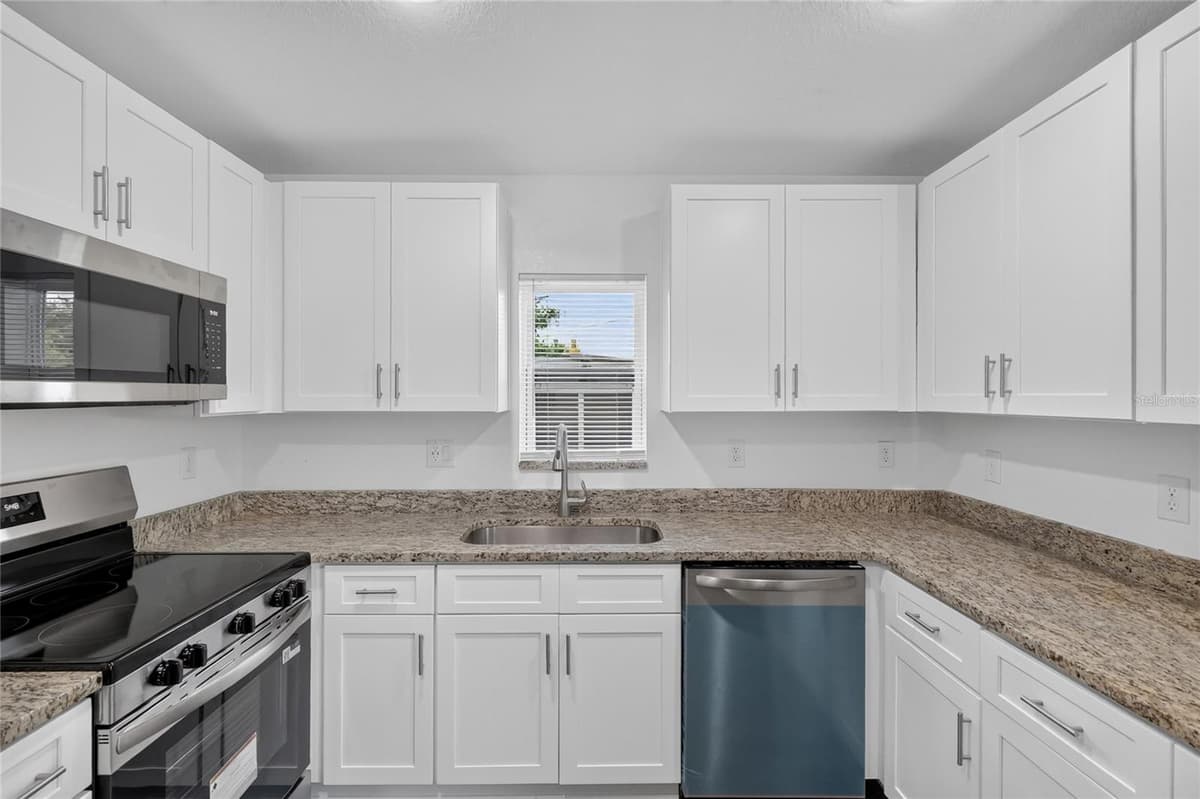 728 HENRY ST — photo 14 of 40