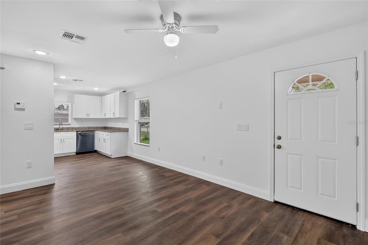 728 HENRY ST — photo 8 of 40