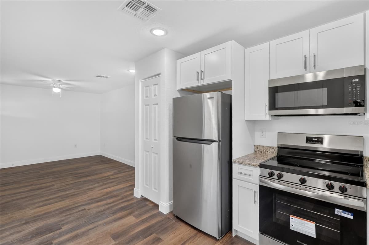 728 HENRY ST — photo 15 of 40