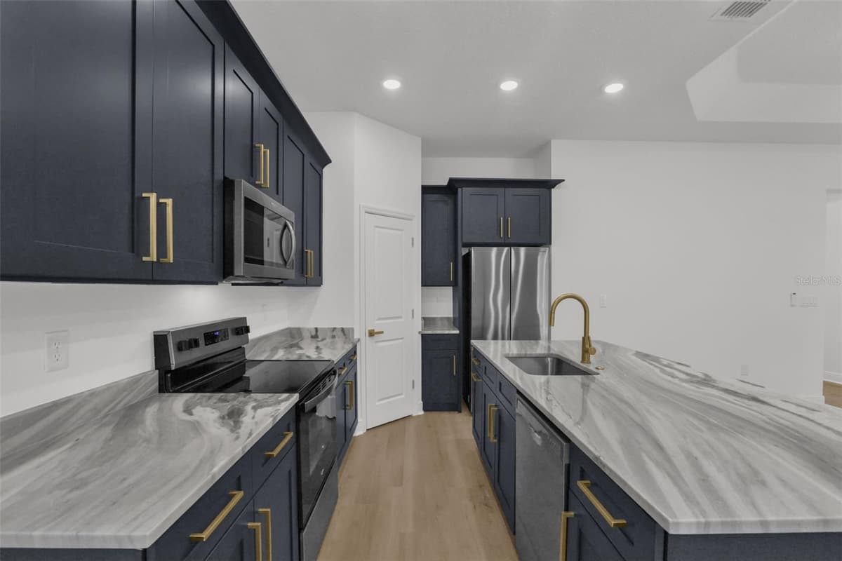 2380 CENTRAL PARKWAY PARKWAY — photo 15 of 34