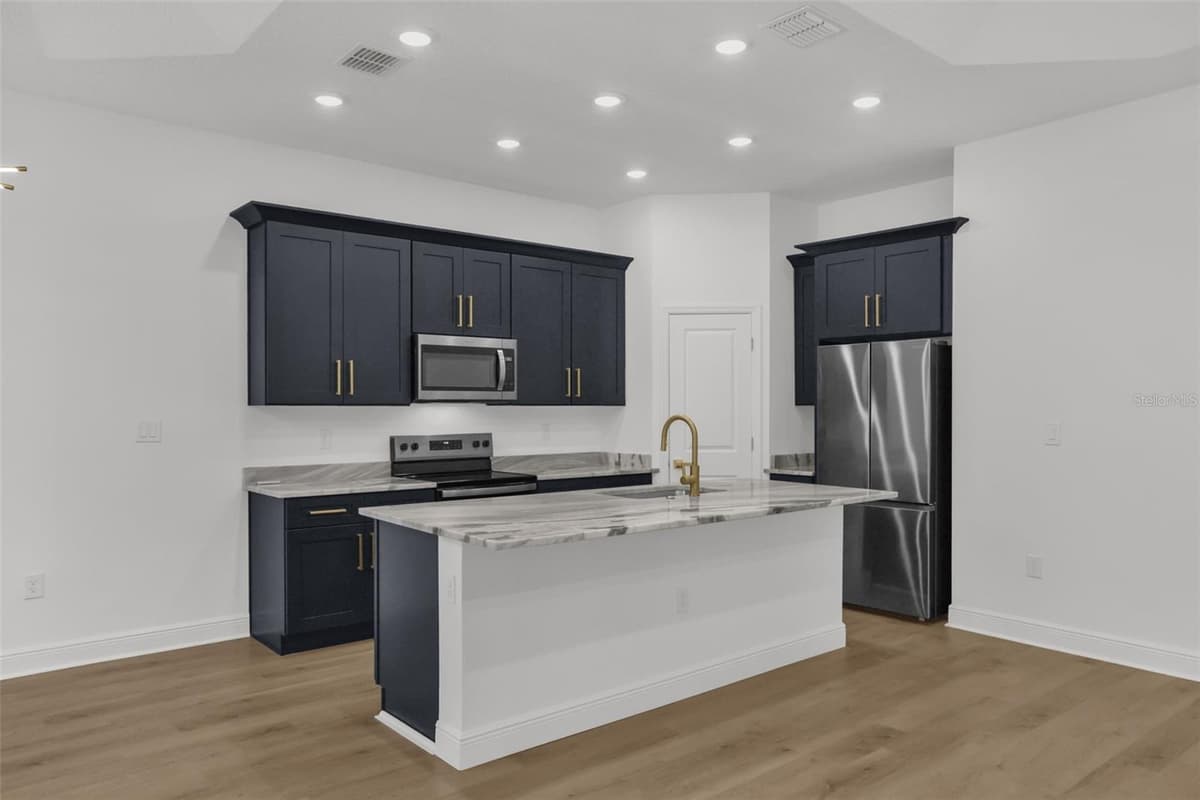 2380 CENTRAL PARKWAY PARKWAY — photo 13 of 34