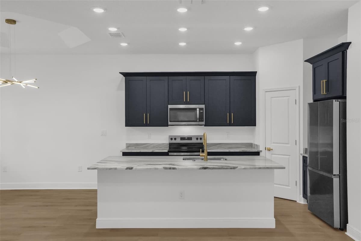2380 CENTRAL PARKWAY PARKWAY — photo 12 of 34
