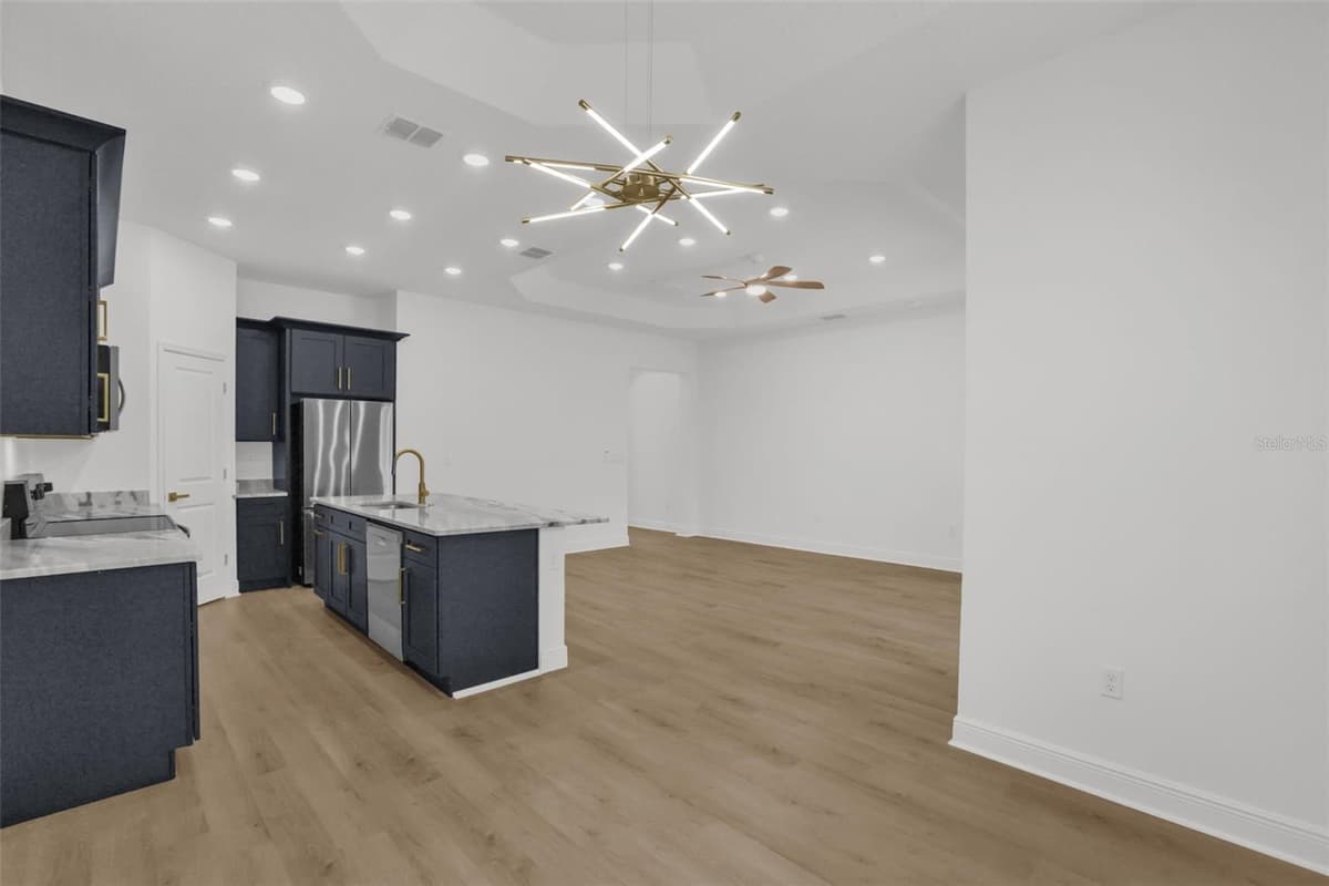 2380 CENTRAL PARKWAY PARKWAY — photo 9 of 34