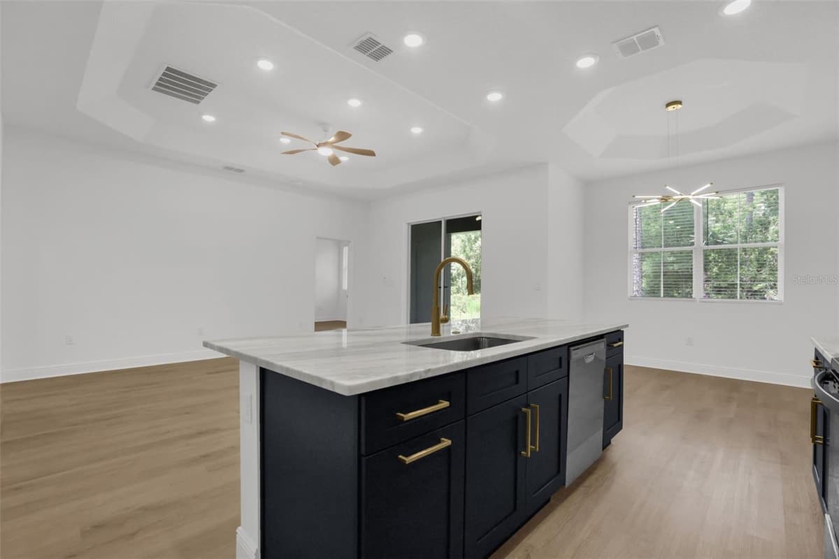 2380 CENTRAL PARKWAY PARKWAY — photo 8 of 34