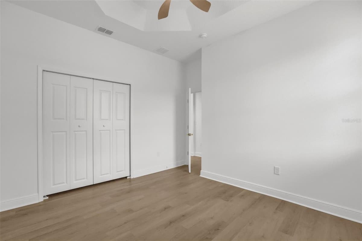 2380 CENTRAL PARKWAY PARKWAY — photo 23 of 34