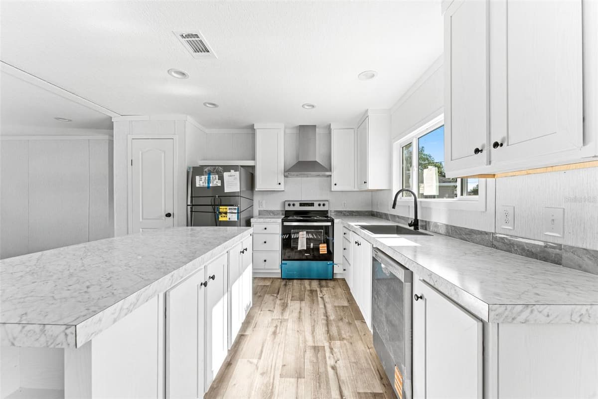 5207 ORANGE AVENUE — photo 5 of 16