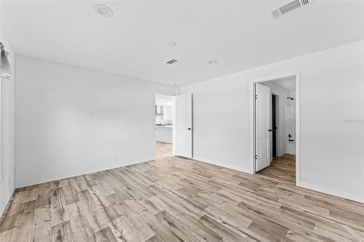 5207 ORANGE AVENUE — photo 8 of 16