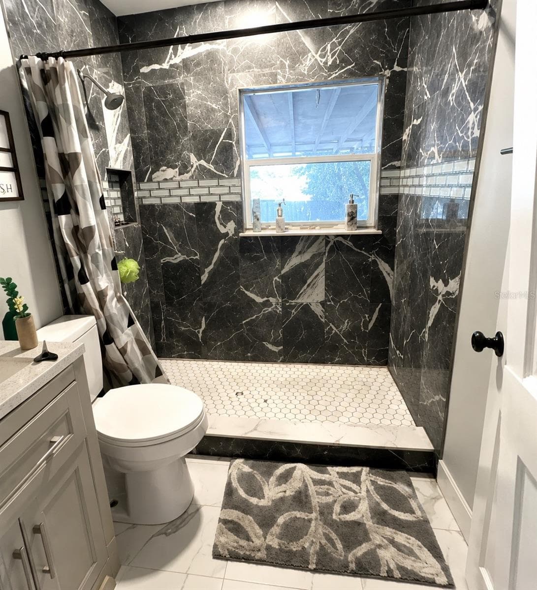 2400 LAUREL AVENUE — photo 4 of 13