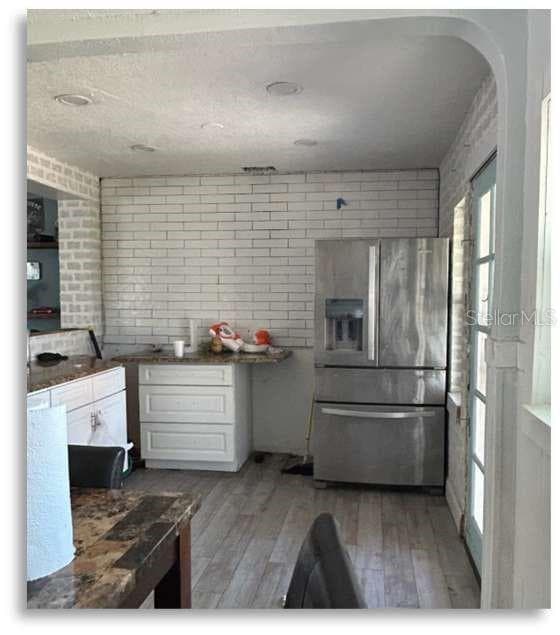 2400 LAUREL AVENUE — photo 8 of 13