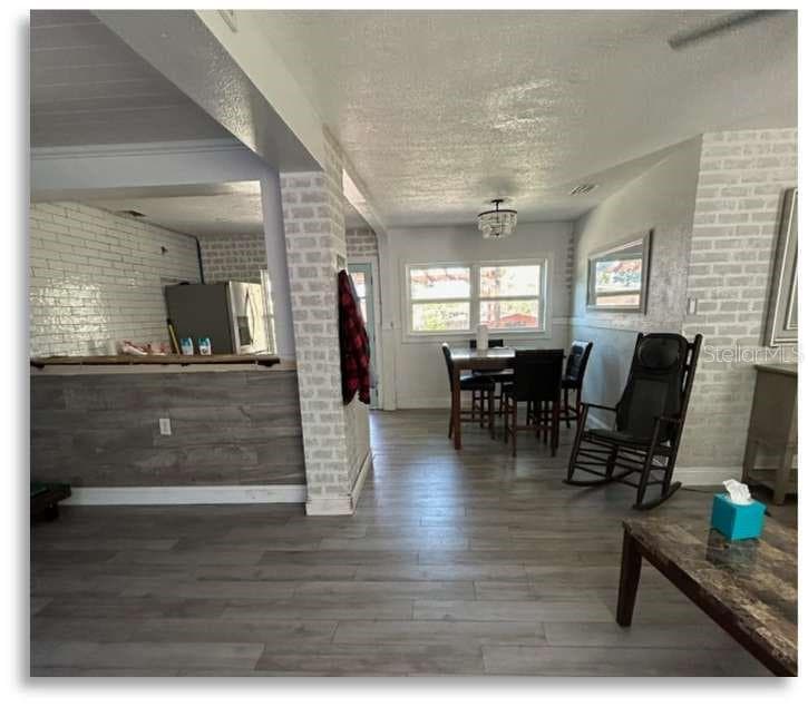 2400 LAUREL AVENUE — photo 5 of 13