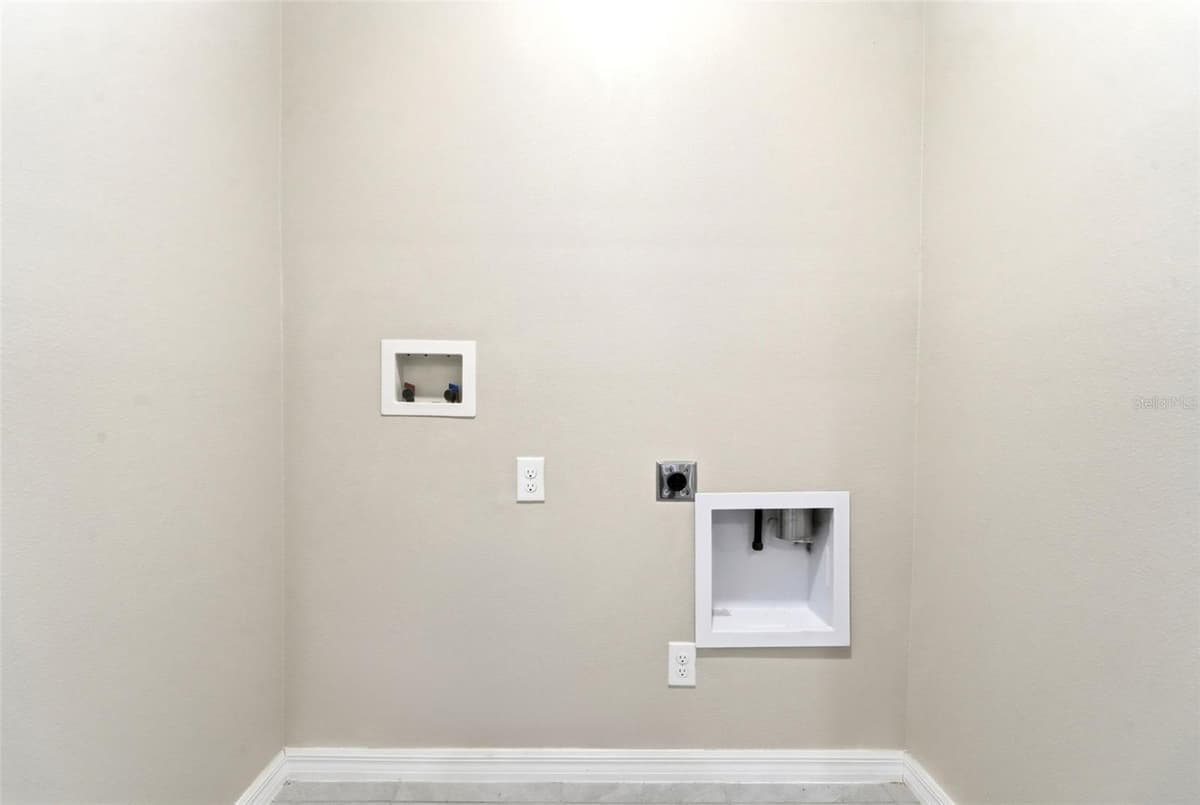 895 LAZIO CIRCLE — photo 32 of 45