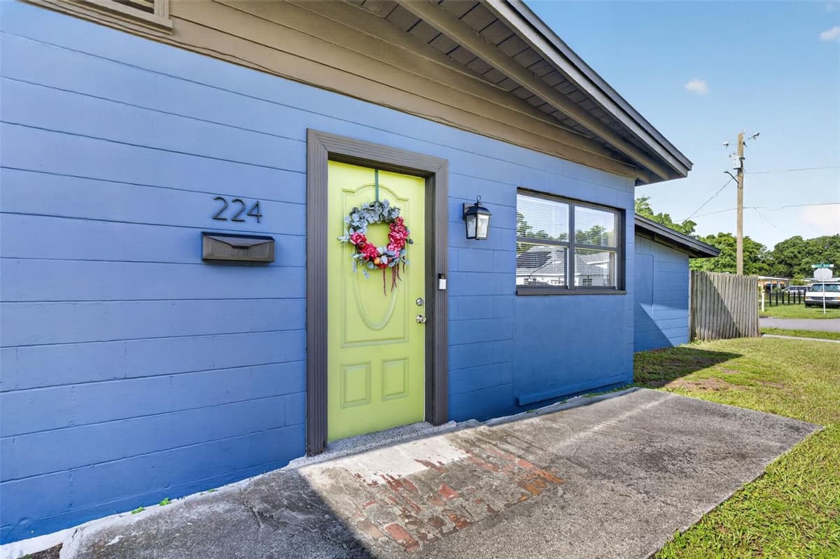 224 PIERCE AVENUE — photo 4 of 31
