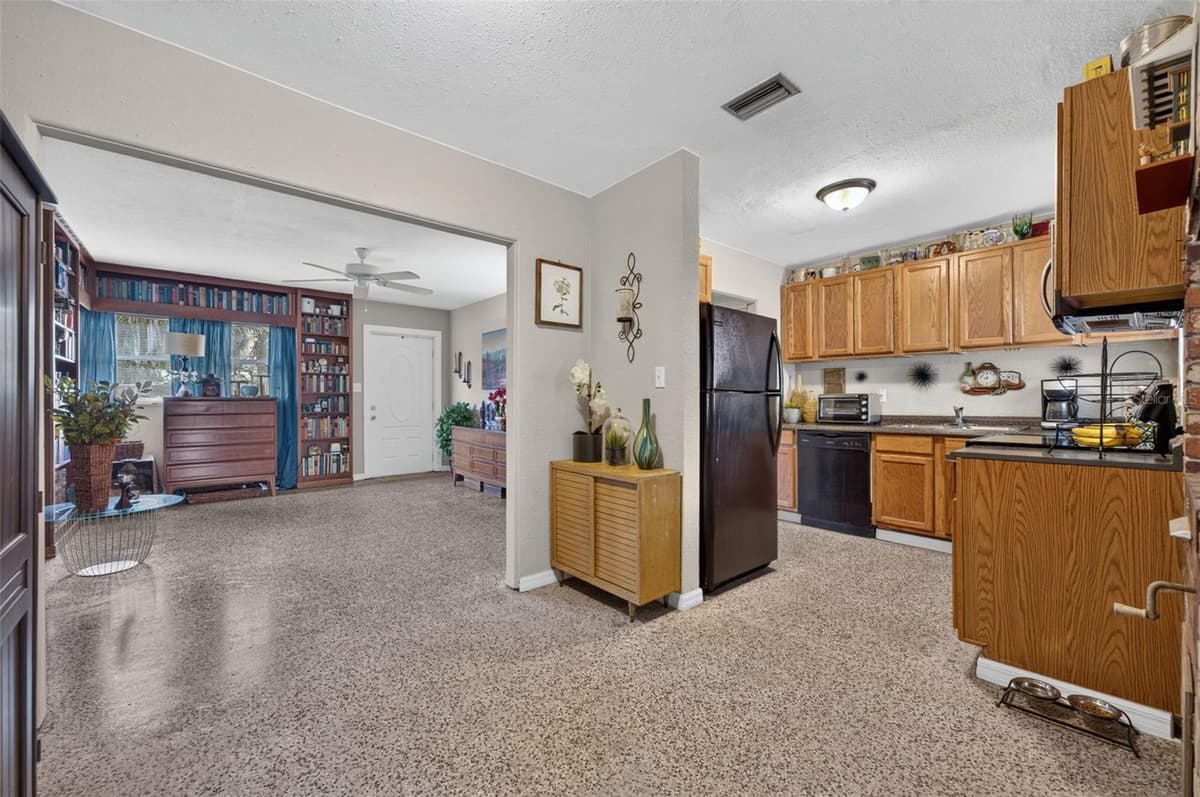 224 PIERCE AVENUE — photo 15 of 31
