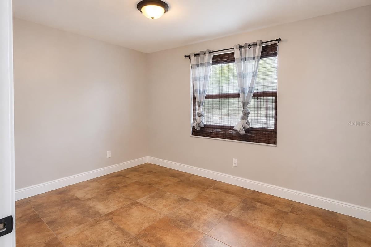 2232 SELKIRK STREET — photo 2 of 5