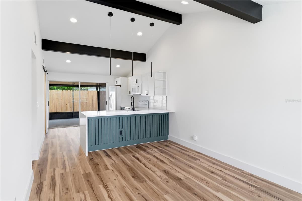 8602 BRIAR GROVE CIR — photo 5 of 26