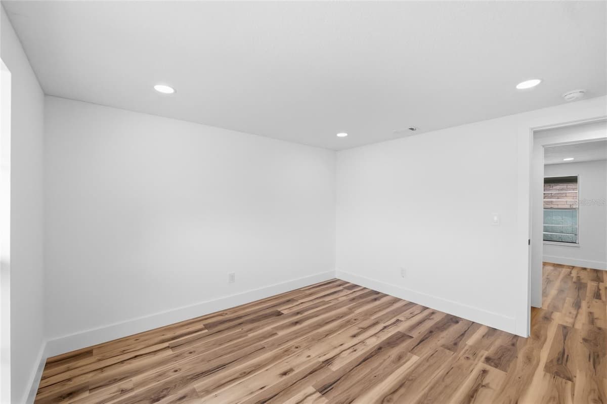 8602 BRIAR GROVE CIR — photo 13 of 26