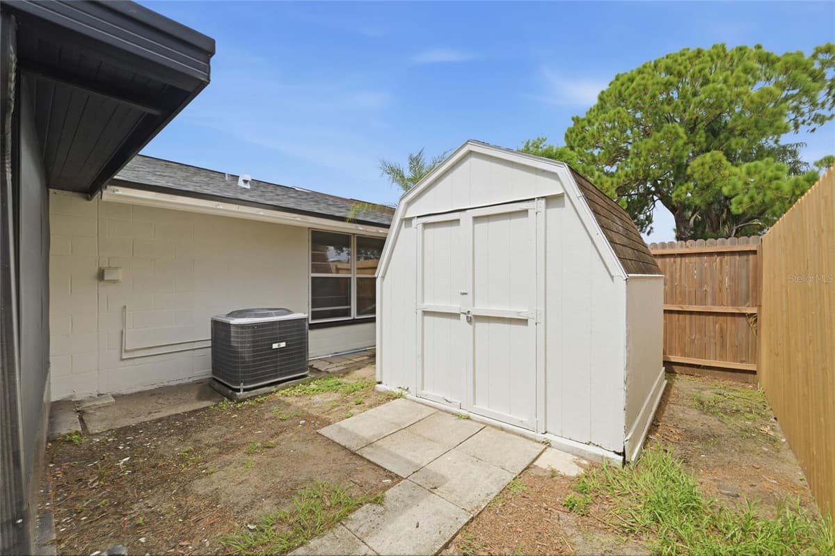 8602 BRIAR GROVE CIR — photo 17 of 26