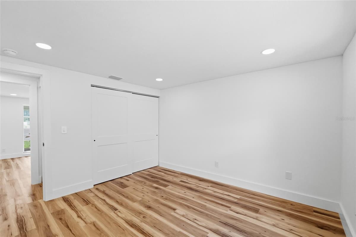 8602 BRIAR GROVE CIR — photo 12 of 26