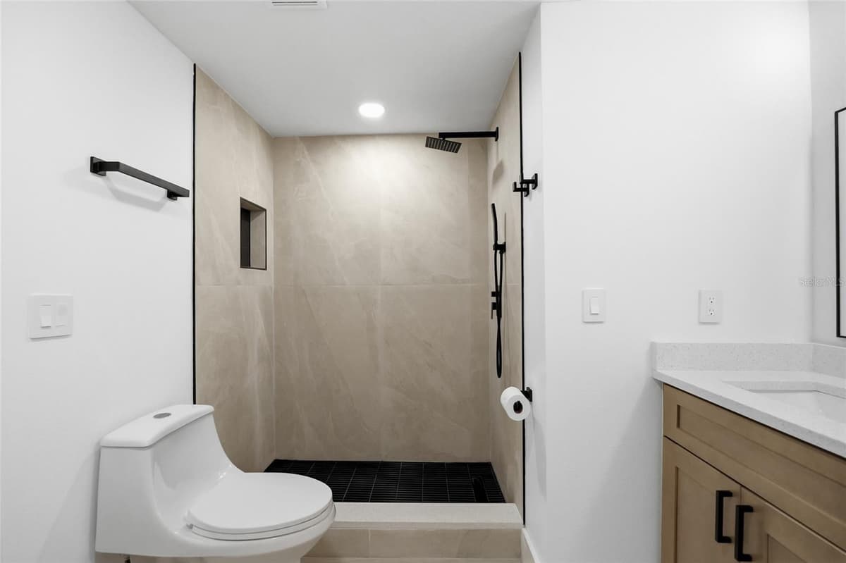 8602 BRIAR GROVE CIR — photo 8 of 26
