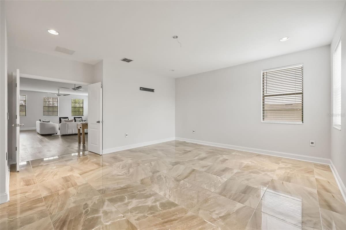 17112 GUILFORD COURT — photo 15 of 33