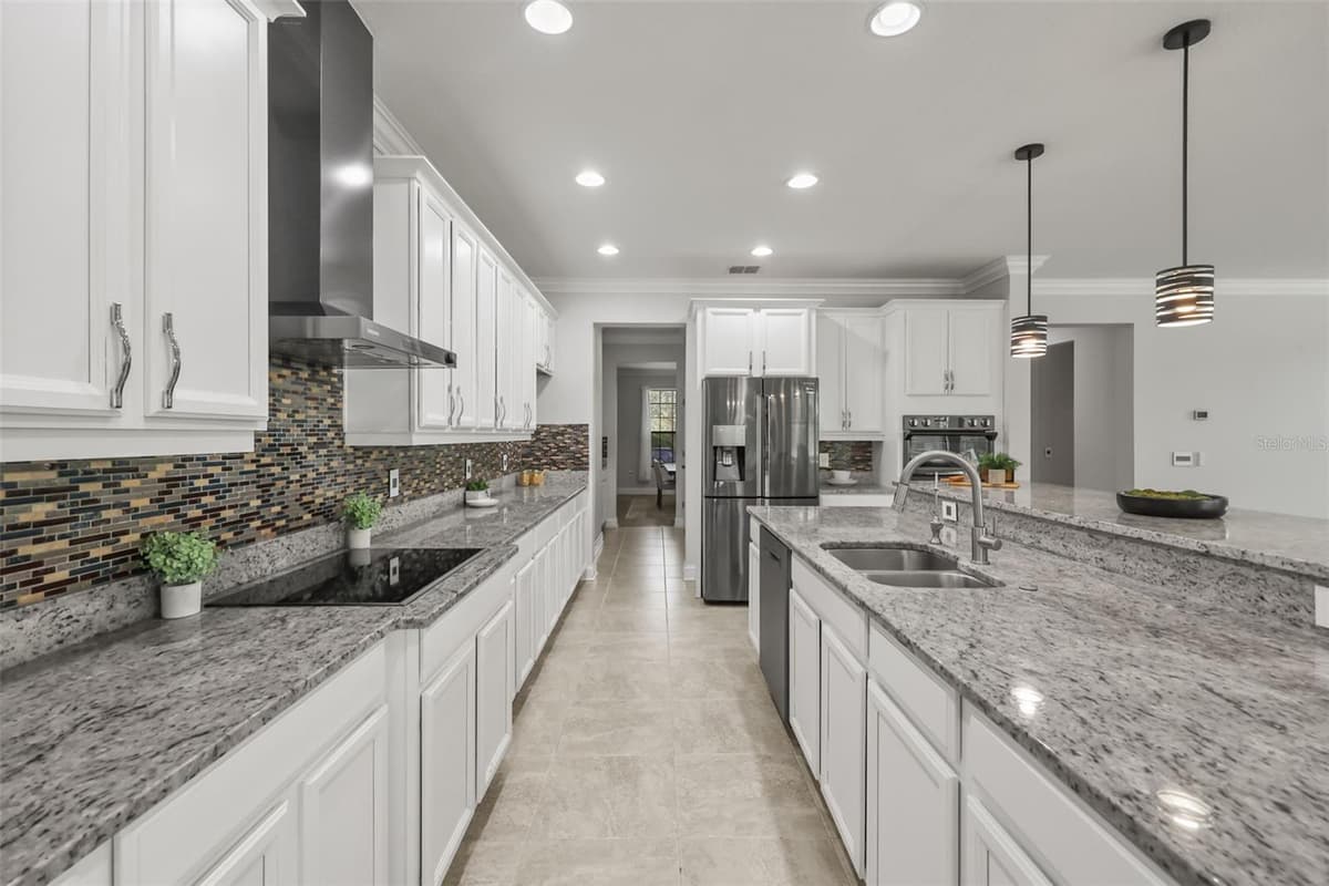 17112 GUILFORD COURT — photo 10 of 33