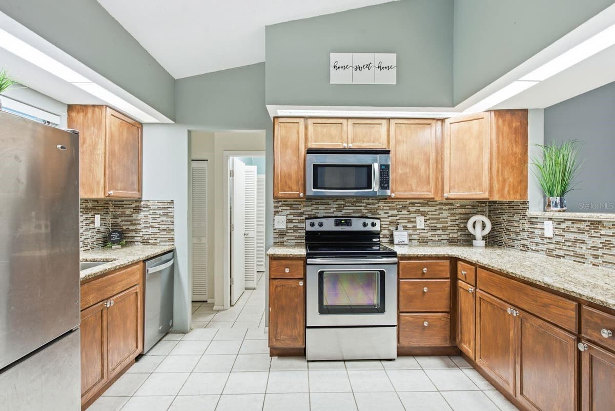 716 BOSTON STREET — photo 11 of 34