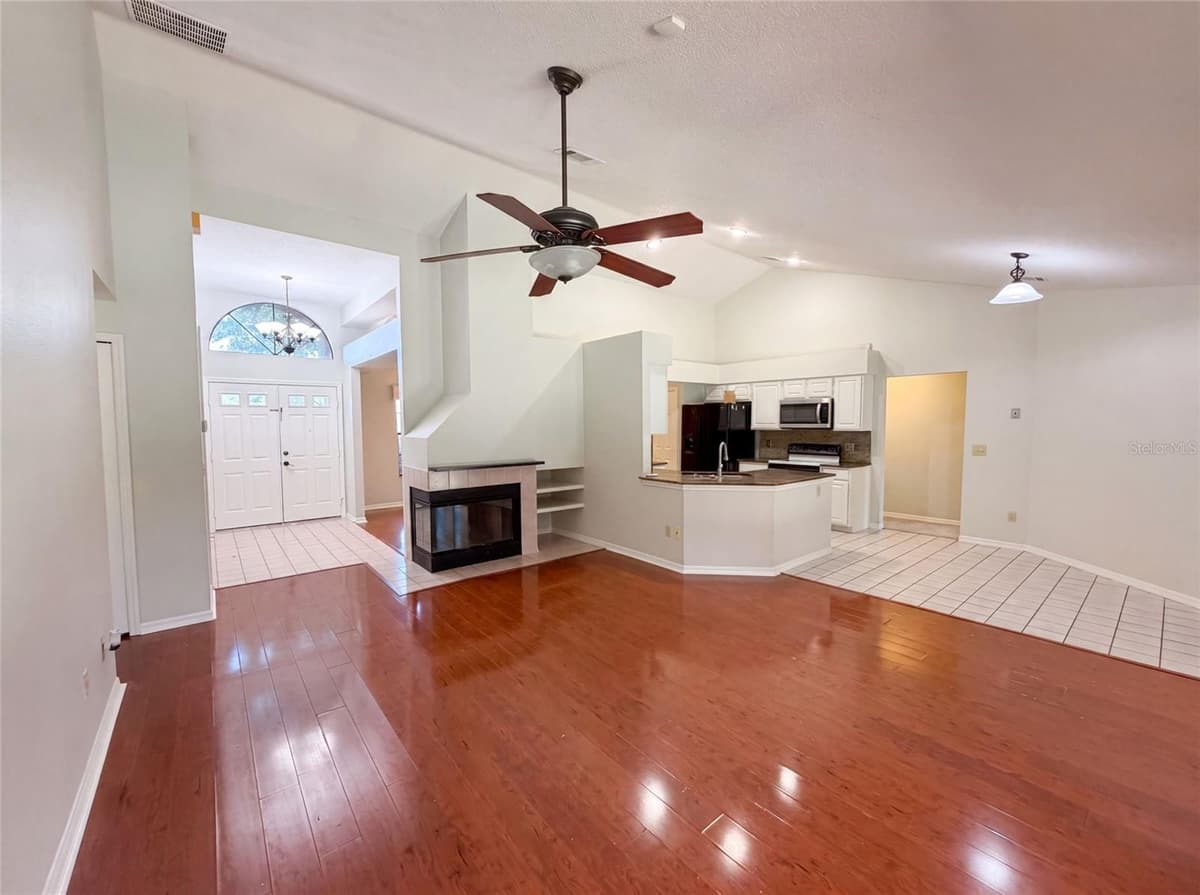 332 SPRUCEWOOD ROAD — photo 3 of 18