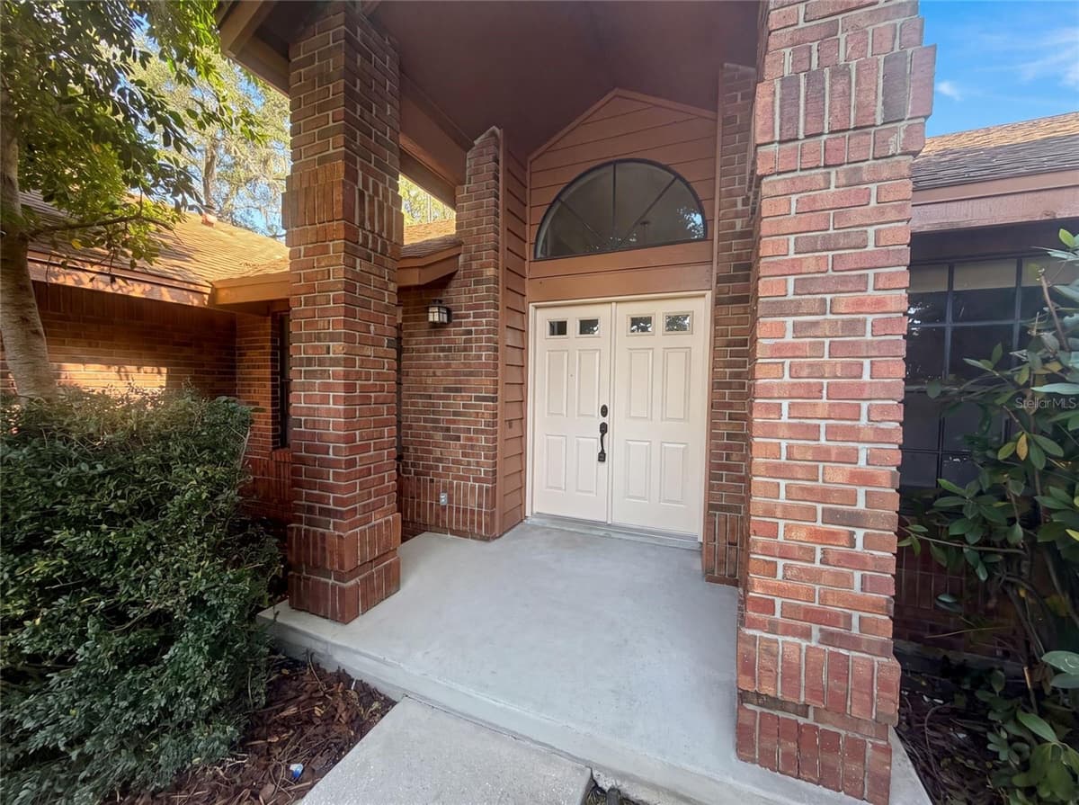332 SPRUCEWOOD ROAD — photo 1 of 18