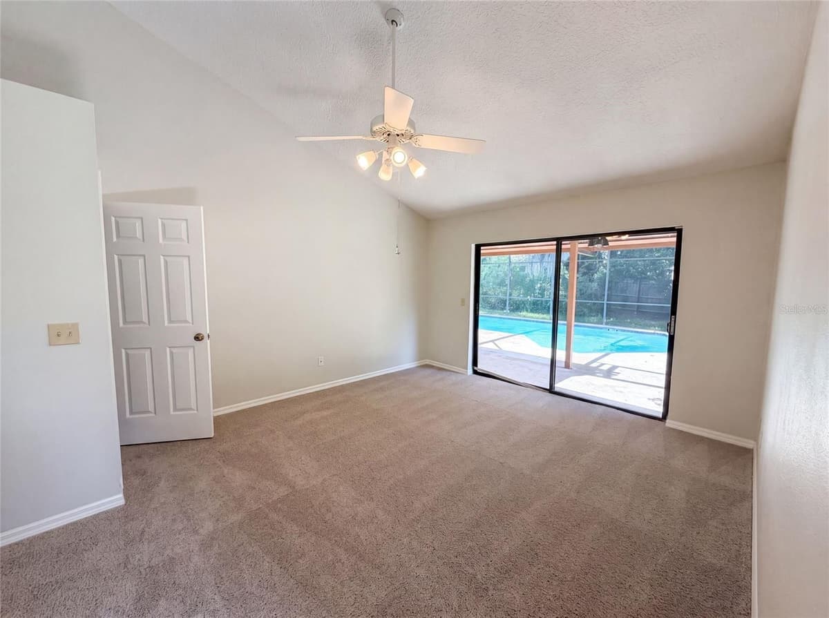 332 SPRUCEWOOD ROAD — photo 4 of 18