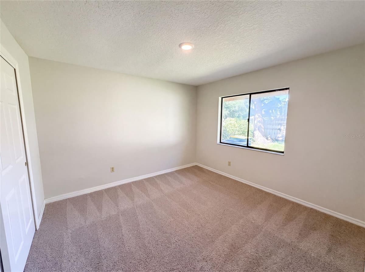 332 SPRUCEWOOD ROAD — photo 7 of 18