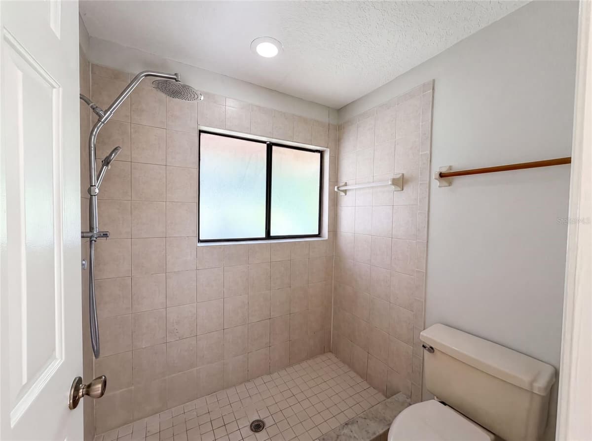 332 SPRUCEWOOD ROAD — photo 10 of 18