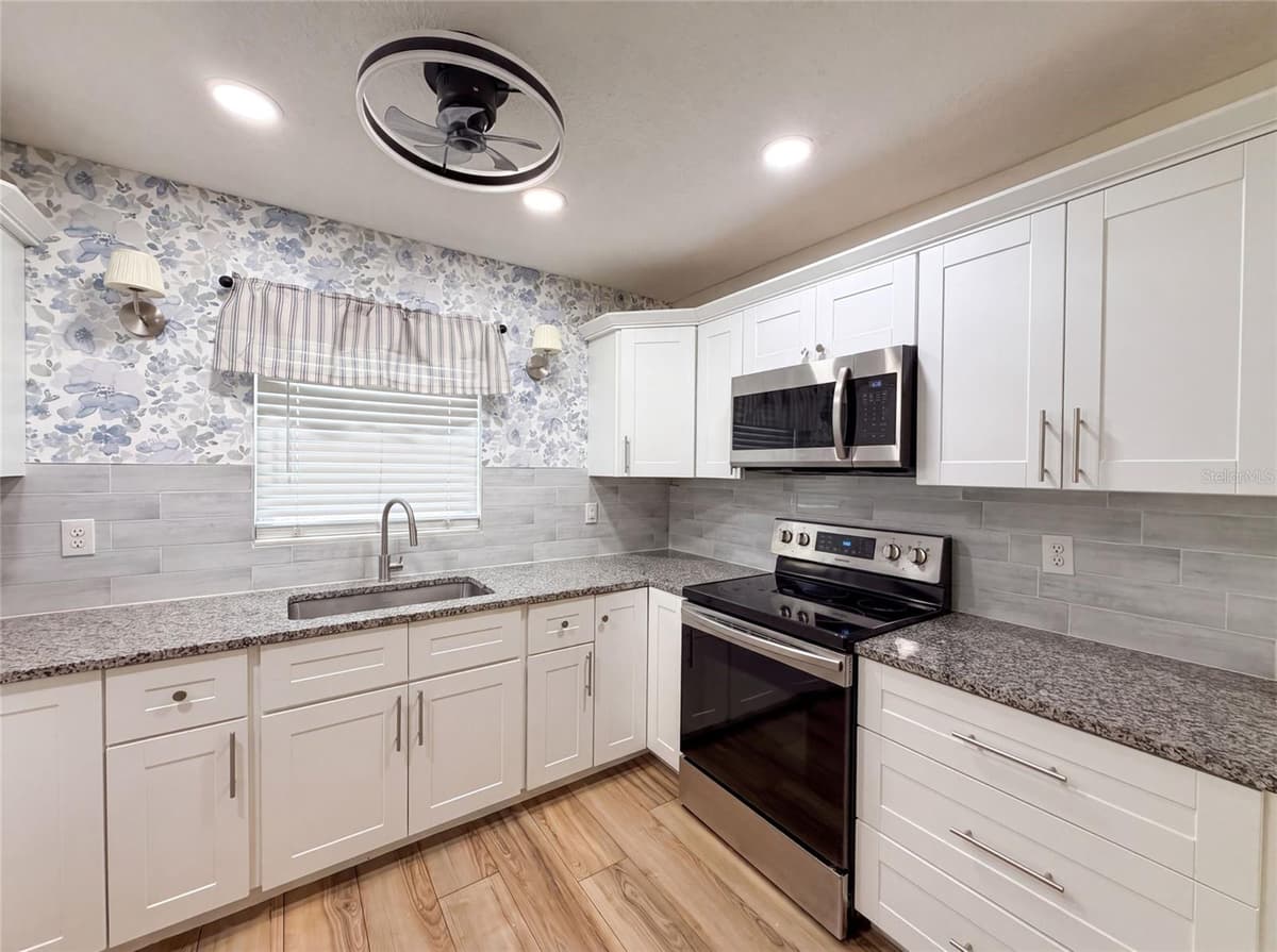 2242 DANA DRIVE — photo 9 of 18