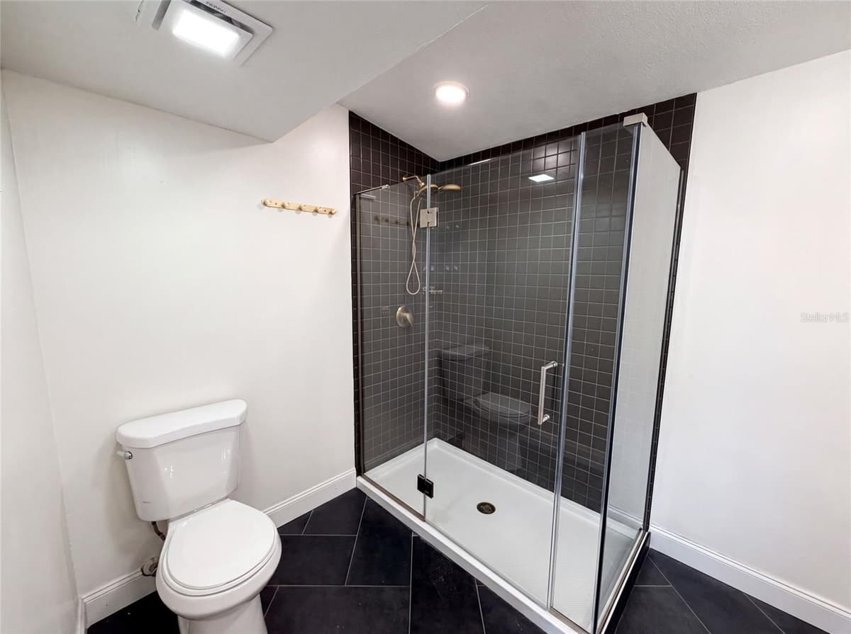 2242 DANA DRIVE — photo 14 of 18